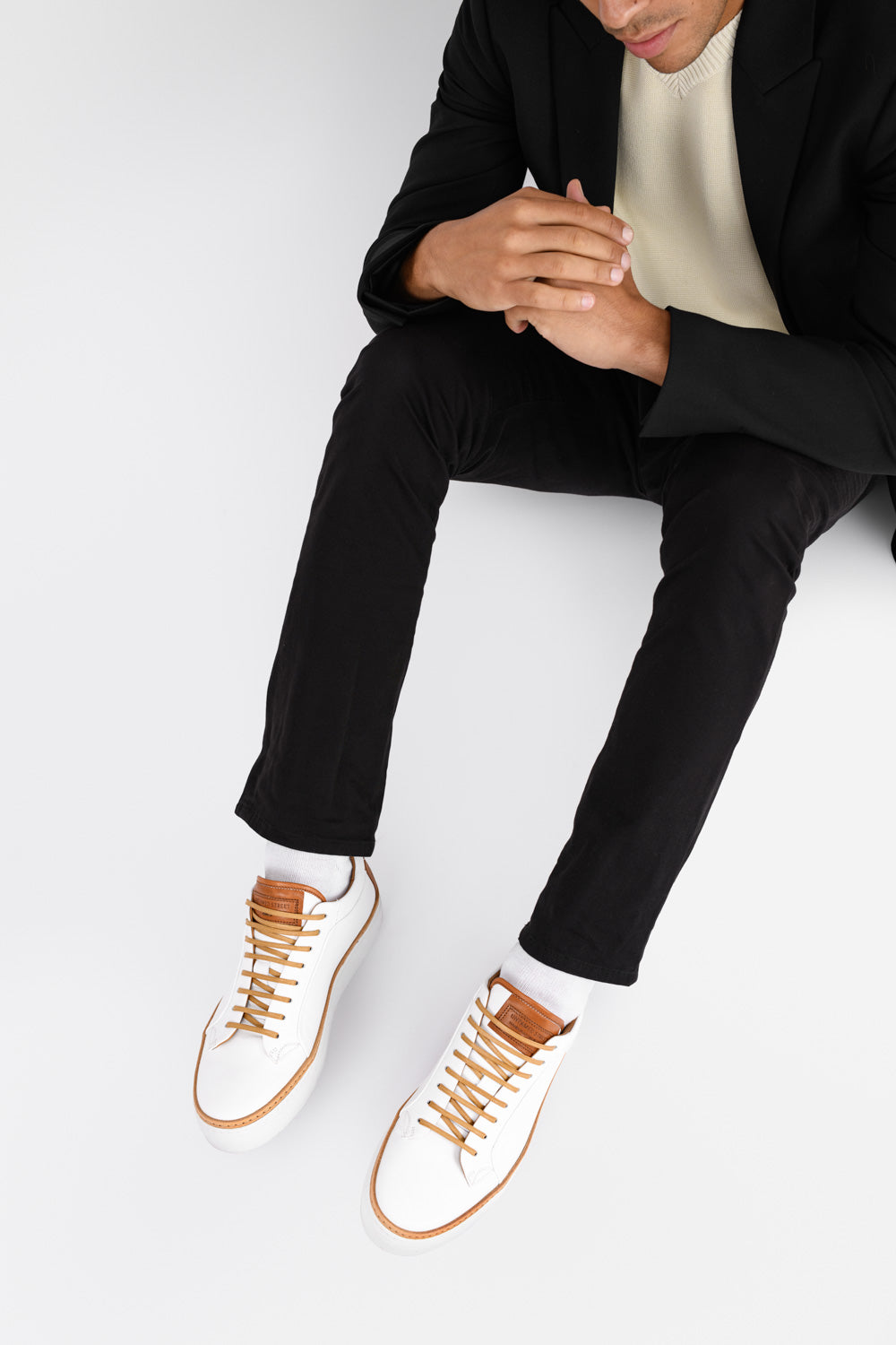SOHO_men_sneakers-trainers-low_white-cognac-brown_luxury_calf-leather_patina-minimalist_made-in-italyIMG_04456.jpg