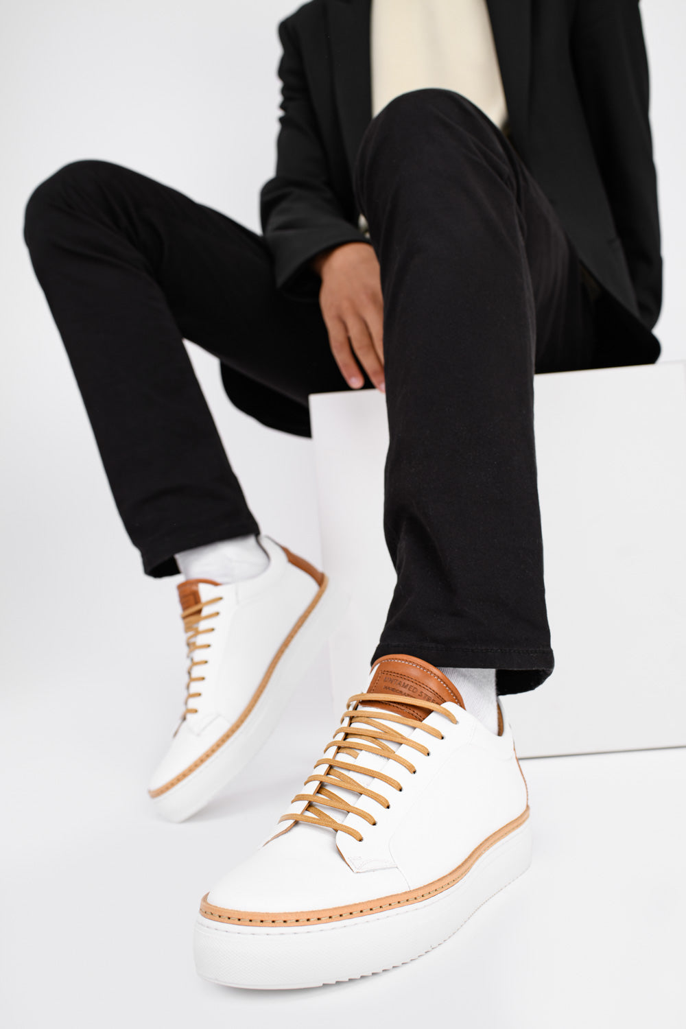 SOHO_men_sneakers-trainers-low_white-cognac-brown_luxury_calf-leather_patina-minimalist_made-in-italyIMG_04464.jpg
