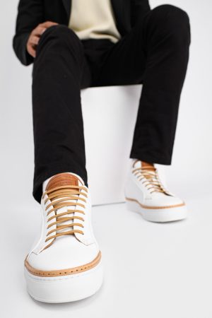 SOHO_men_sneakers-trainers-low_white-cognac-brown_luxury_calf-leather_patina-minimalist_made-in-italyIMG_04466.jpg