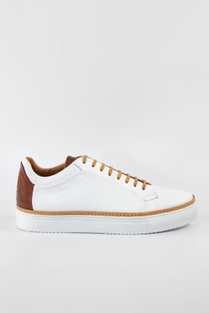 SOHO_men_sneakers-trainers-low_white-cognac-brown_luxury_calf-leather_patina-minimalist_made-in-italyIMG_0707.jpg
